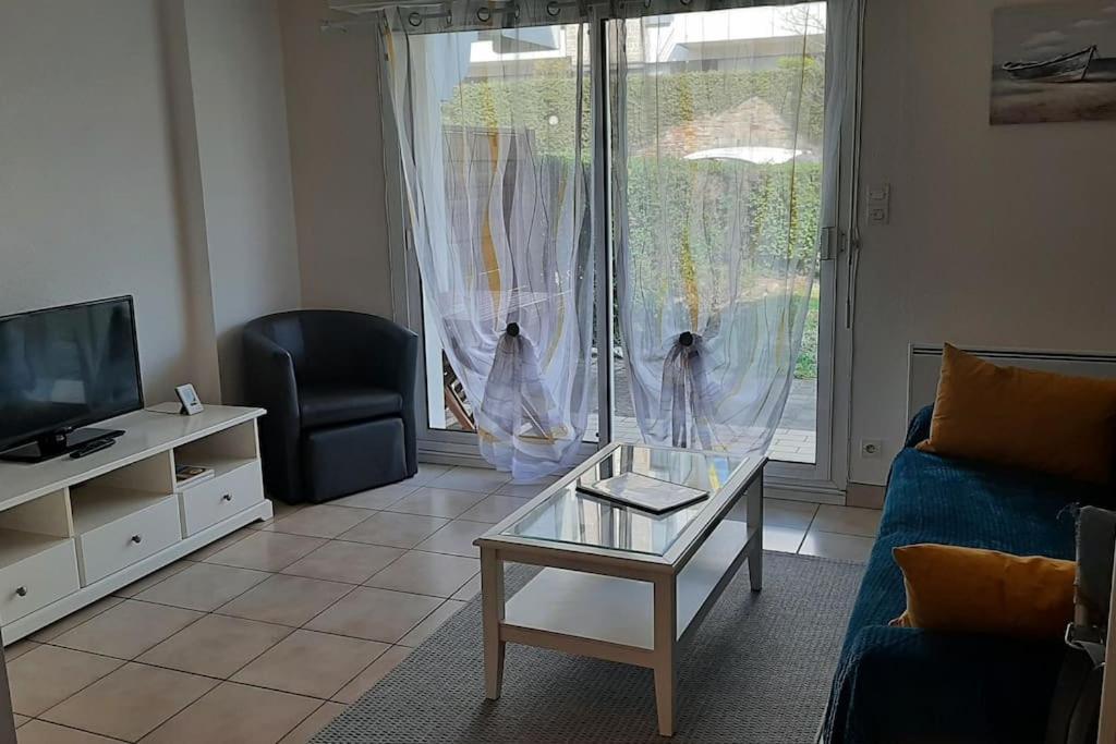 Hyper Centre De Sarzeau, Grand Appartement Au Calme Avec Jardinet Exterior foto
